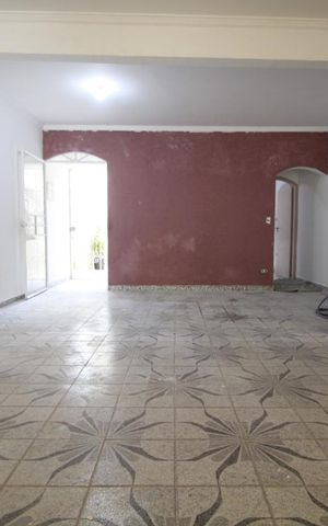 Casa à venda com 230m², 3 quartos e 2 vagasSala