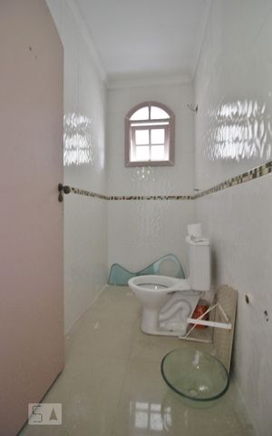 Casa à venda com 230m², 3 quartos e 2 vagasLavabo