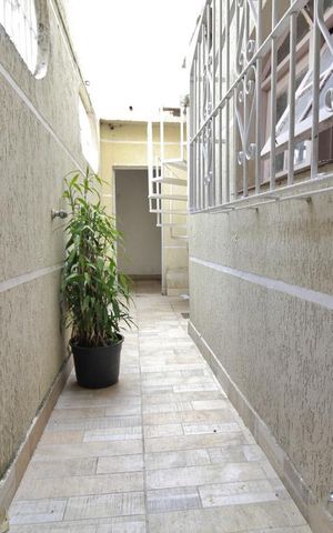 Casa à venda com 230m², 3 quartos e 2 vagasCorredor