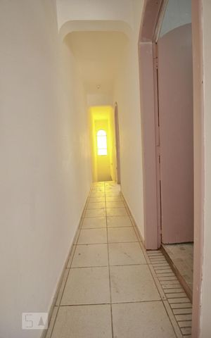 Casa à venda com 230m², 3 quartos e 2 vagasCorredor