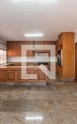 Casa à venda com 450m², 3 quartos e 6 vagas Casa à venda com 450m², 3 quartos e 6 vagasCozinha