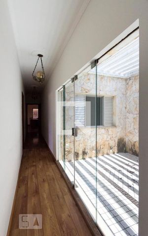 Casa à venda com 450m², 3 quartos e 6 vagas Casa à venda com 450m², 3 quartos e 6 vagasCorredor - Jardim de Inverno