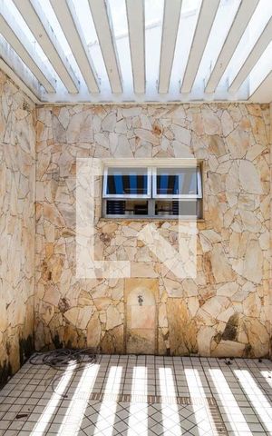 Casa à venda com 450m², 3 quartos e 6 vagas Casa à venda com 450m², 3 quartos e 6 vagasCorredor - Jardim de Inverno
