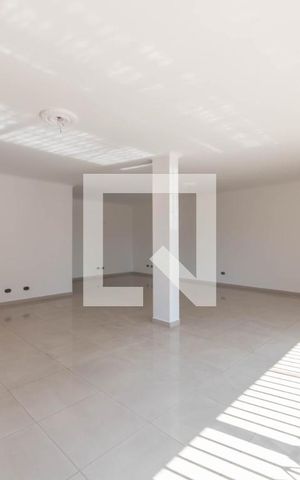 Casa à venda com 450m², 3 quartos e 6 vagas Casa à venda com 450m², 3 quartos e 6 vagasSala