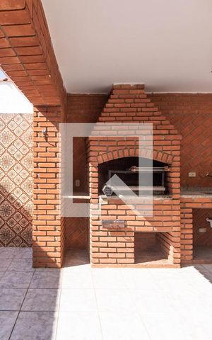 Casa à venda com 450m², 3 quartos e 6 vagas Casa à venda com 450m², 3 quartos e 6 vagasQuintal - Lavanderia