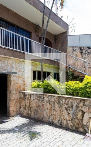 Casa à venda com 450m², 3 quartos e 6 vagas Casa à venda com 450m², 3 quartos e 6 vagasEntrada