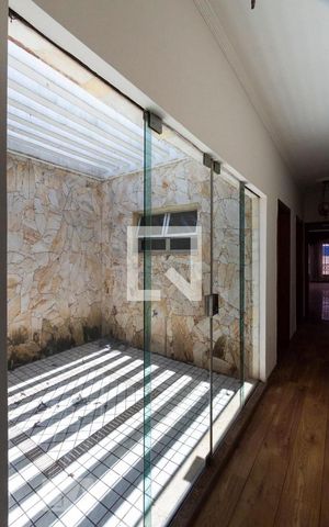 Casa à venda com 450m², 3 quartos e 6 vagas Casa à venda com 450m², 3 quartos e 6 vagasCorredor - Jardim de Inverno