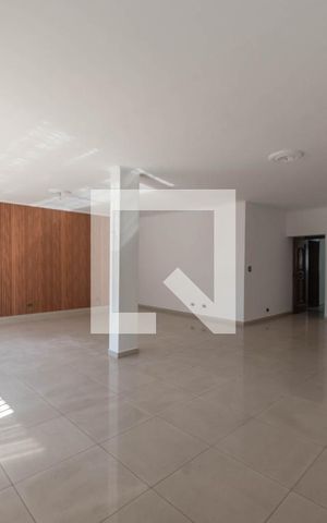 Casa à venda com 450m², 3 quartos e 6 vagas Casa à venda com 450m², 3 quartos e 6 vagasSala