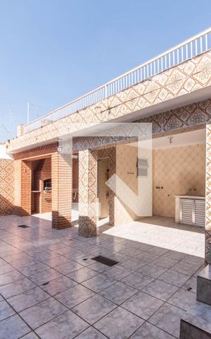 Casa à venda com 450m², 3 quartos e 6 vagas Casa à venda com 450m², 3 quartos e 6 vagasQuintal - Lavanderia