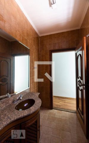 Casa à venda com 450m², 3 quartos e 6 vagas Casa à venda com 450m², 3 quartos e 6 vagasLavabo 1 e 2