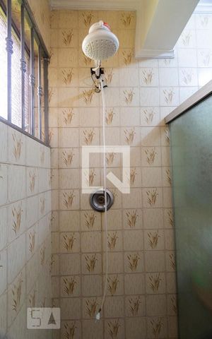 Casa à venda com 450m², 3 quartos e 6 vagas Casa à venda com 450m², 3 quartos e 6 vagasBanheiro de Serviço