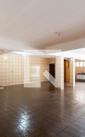 Casa à venda com 450m², 3 quartos e 6 vagas Casa à venda com 450m², 3 quartos e 6 vagasGaragem