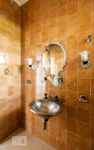 Casa à venda com 450m², 3 quartos e 6 vagas Casa à venda com 450m², 3 quartos e 6 vagasLavabo 1 e 2