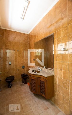Casa à venda com 450m², 3 quartos e 6 vagas Casa à venda com 450m², 3 quartos e 6 vagasLavabo 1 e 2