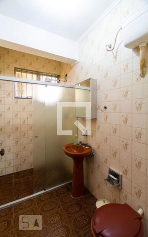 Casa à venda com 450m², 3 quartos e 6 vagas Casa à venda com 450m², 3 quartos e 6 vagasBanheiro de Serviço