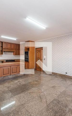 Casa à venda com 450m², 3 quartos e 6 vagas Casa à venda com 450m², 3 quartos e 6 vagasCozinha