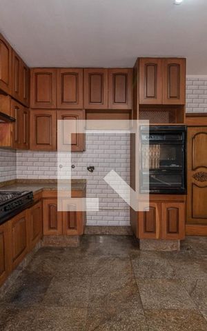 Casa à venda com 450m², 3 quartos e 6 vagas Casa à venda com 450m², 3 quartos e 6 vagasCozinha