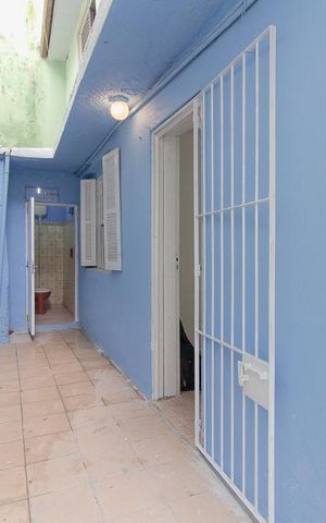 Casa à venda com 250m², 7 quartos e 3 vagas Casa à venda com 250m², 7 quartos e 3 vagasCorredor