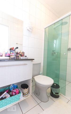 Casa à venda com 135m², 3 quartos e 4 vagasBanheiro da suíte 