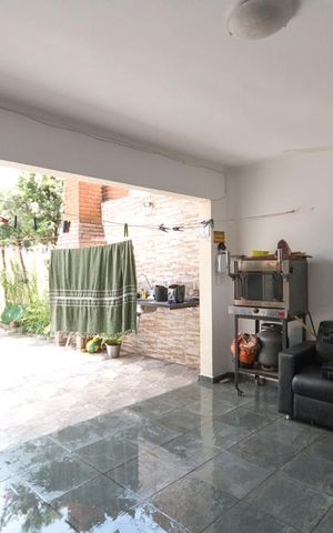 Casa à venda com 135m², 3 quartos e 4 vagasQuintal dos fundos 