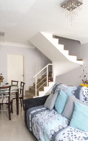 Casa à venda com 135m², 3 quartos e 4 vagasSala