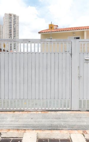 Casa à venda com 135m², 3 quartos e 4 vagasFachada 