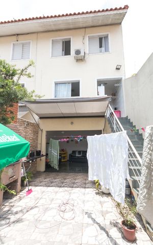 Casa à venda com 135m², 3 quartos e 4 vagasQuintal dos fundos 