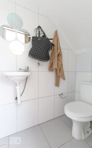 Casa à venda com 135m², 3 quartos e 4 vagasBanheiro de serviço 