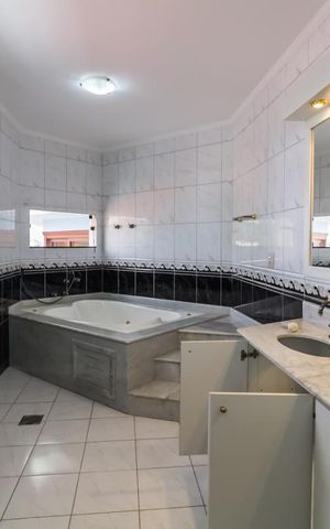 Casa para alugar com 650m², 3 quartos e 7 vagasBanheiro da Suíte 2