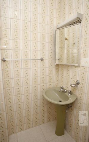 Apartamento para alugar com 55m², 2 quartos e sem vagaBanheiro