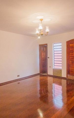 Casa à venda com 117m², 3 quartos e 2 vagasEstudio/Quarto