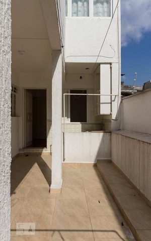 Casa para alugar com 100m², 2 quartos e sem vagaQuintal da Frente e Fachada 