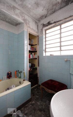 Casa para alugar com 500m², 4 quartos e 8 vagasBanheiro