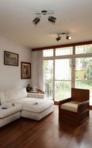 Casa para alugar com 500m², 4 quartos e 8 vagasSala
