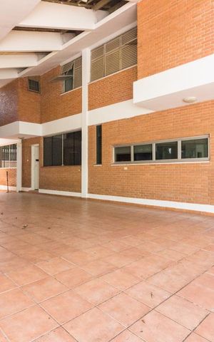 Casa para alugar com 600m², 5 quartos e 6 vagas Casa para alugar com 600m², 5 quartos e 6 vagasGaragem