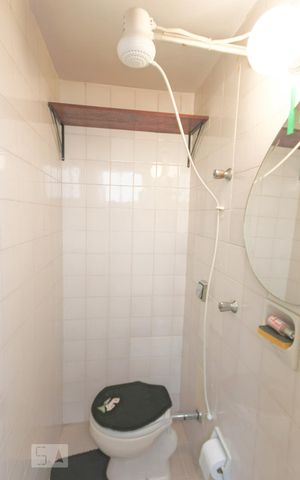 Apartamento para alugar com 75m², 2 quartos e 1 vagaBanheiro de serviço 