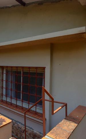Casa à venda com 350m², 3 quartos e 4 vagas Casa à venda com 350m², 3 quartos e 4 vagasCasa Vista Lateral