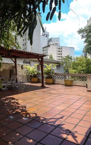Casa à venda com 350m², 3 quartos e 4 vagas Casa à venda com 350m², 3 quartos e 4 vagasQuintal