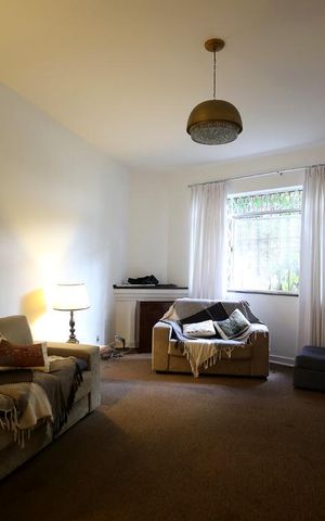 Casa à venda com 350m², 3 quartos e 4 vagas Casa à venda com 350m², 3 quartos e 4 vagasSala de Estar