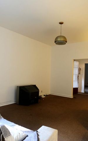Casa à venda com 350m², 3 quartos e 4 vagas Casa à venda com 350m², 3 quartos e 4 vagasSala de Estar