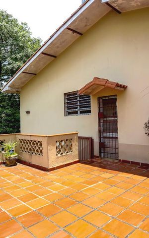 Casa à venda com 350m², 3 quartos e 4 vagas Casa à venda com 350m², 3 quartos e 4 vagasQuintal