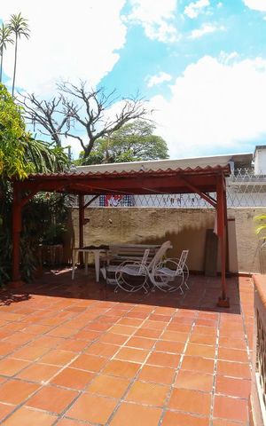 Casa à venda com 350m², 3 quartos e 4 vagas Casa à venda com 350m², 3 quartos e 4 vagasQuintal