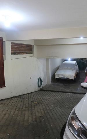 Casa à venda com 350m², 3 quartos e 4 vagas Casa à venda com 350m², 3 quartos e 4 vagasGaragem