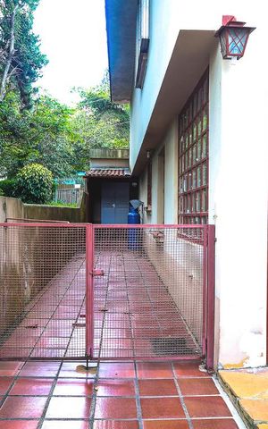 Casa à venda com 350m², 3 quartos e 4 vagas Casa à venda com 350m², 3 quartos e 4 vagasAcesso a Garagem e Ediculas