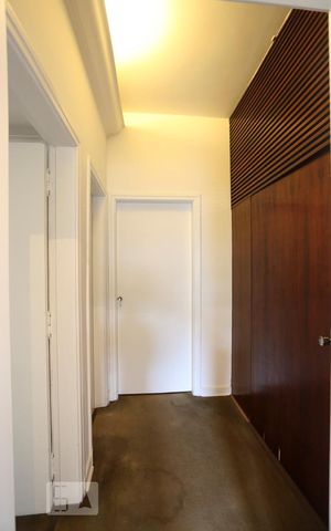 Casa à venda com 350m², 3 quartos e 4 vagas Casa à venda com 350m², 3 quartos e 4 vagasCorredor dos Quartos