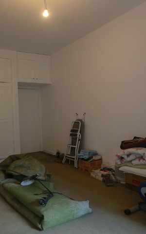 Casa à venda com 350m², 3 quartos e 4 vagas Casa à venda com 350m², 3 quartos e 4 vagasQuarto 2
