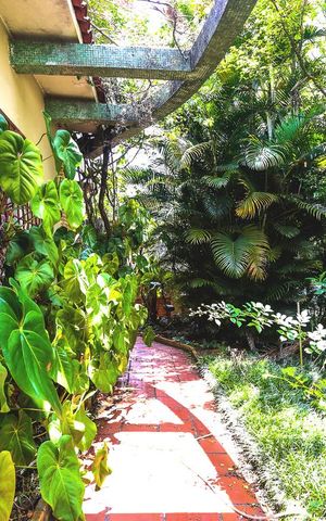 Casa à venda com 350m², 3 quartos e 4 vagas Casa à venda com 350m², 3 quartos e 4 vagasJardim Lateral