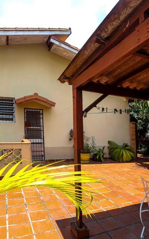 Casa à venda com 350m², 3 quartos e 4 vagas Casa à venda com 350m², 3 quartos e 4 vagasQuintal