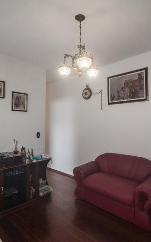 Casa à venda com 230m², 2 quartos e 2 vagas Casa à venda com 230m², 2 quartos e 2 vagasSala