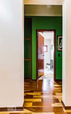 Casa à venda com 380m², 6 quartos e 3 vagasCorredor